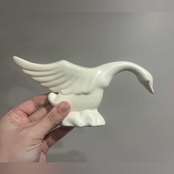 Beautiful vintage pottery swan - Picture 1 of 3